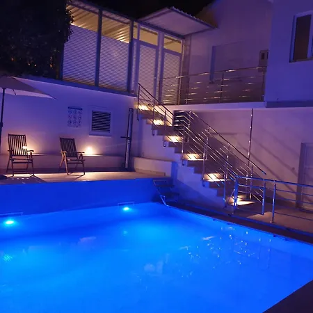 Fuer Vier Personen Mit Balkon *
