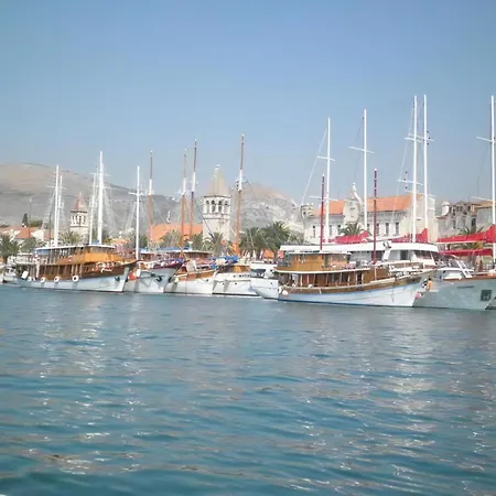 Fuer Vier Personen Mit Balkon * Trogir